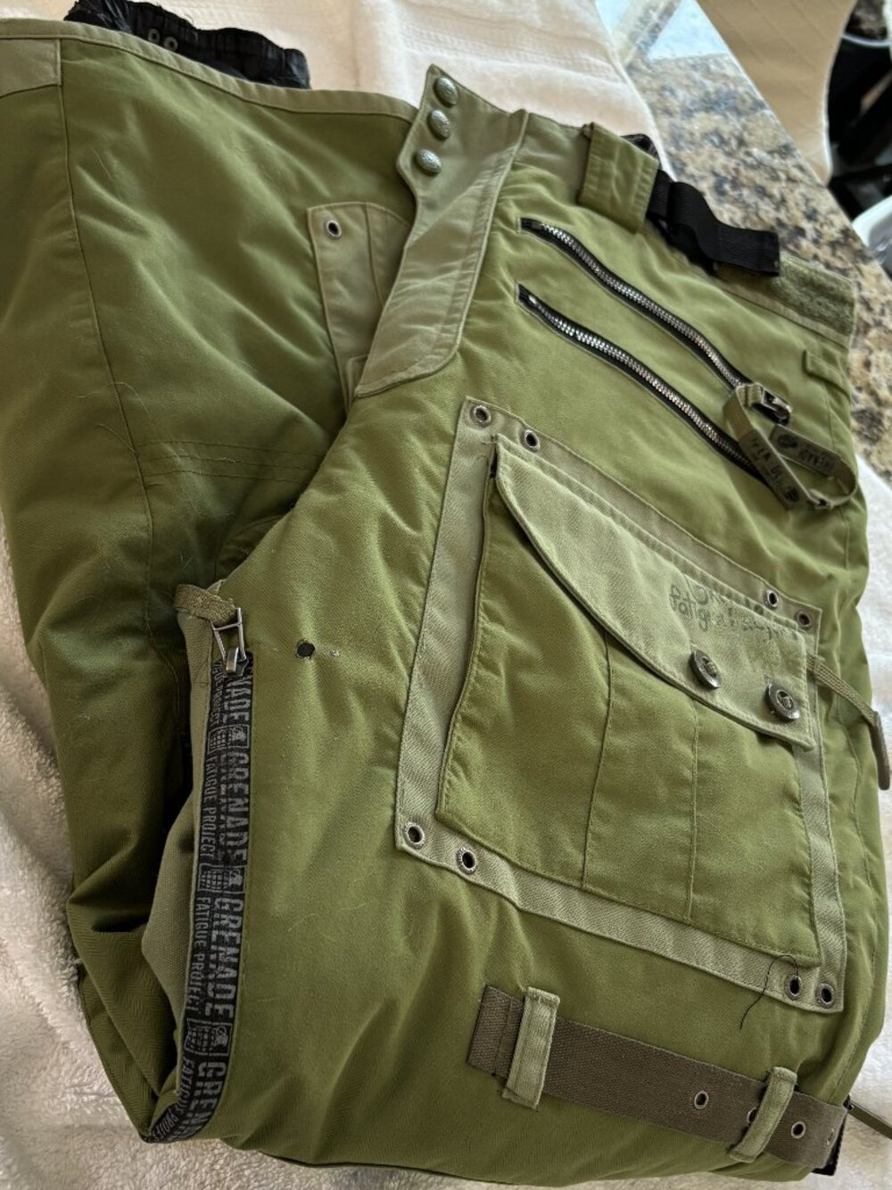 Grenade Fatigue Project Men’s Military Cargo Snowboard Pants Olive Green Size M